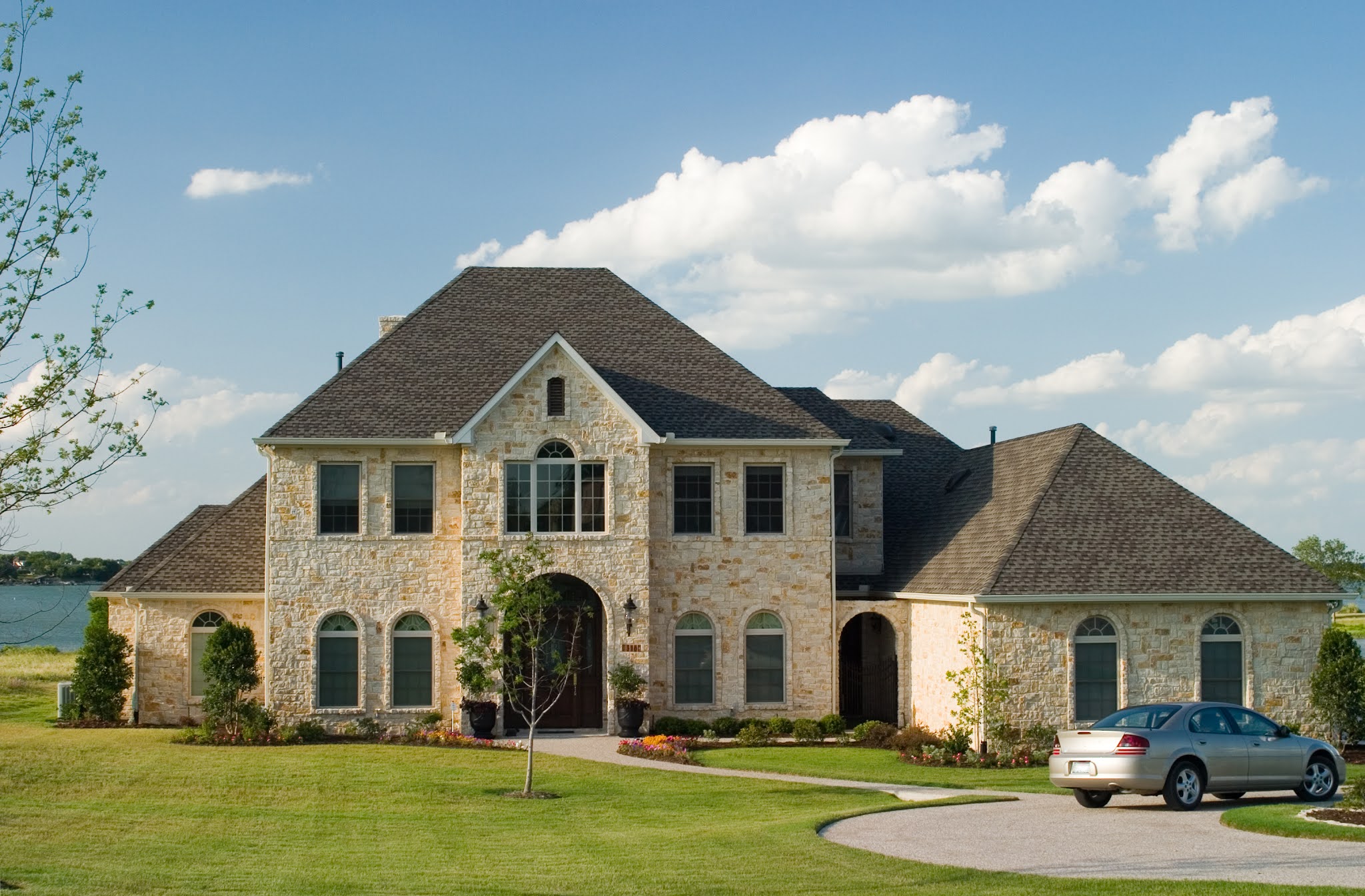 What Defines a Luxury Home in Lake of the Ozarks?